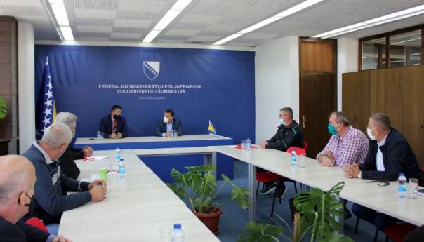 ministar-dedic-potpisao-ugovore-za-sufinansiranje-projekata-u-poljoprivredi-dedic-poljoprivreda-sufinansiranje_5f748b7a41bae